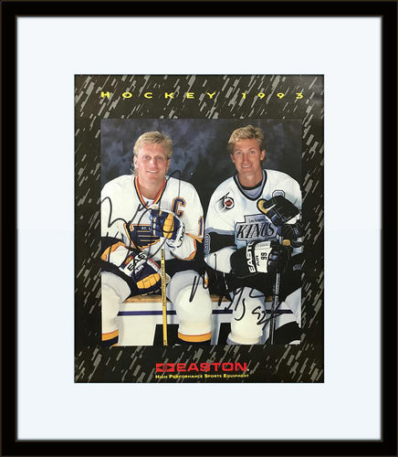 Framed Wayne Gretzky & Brett Hull Autograph on Magazine Cover with COA